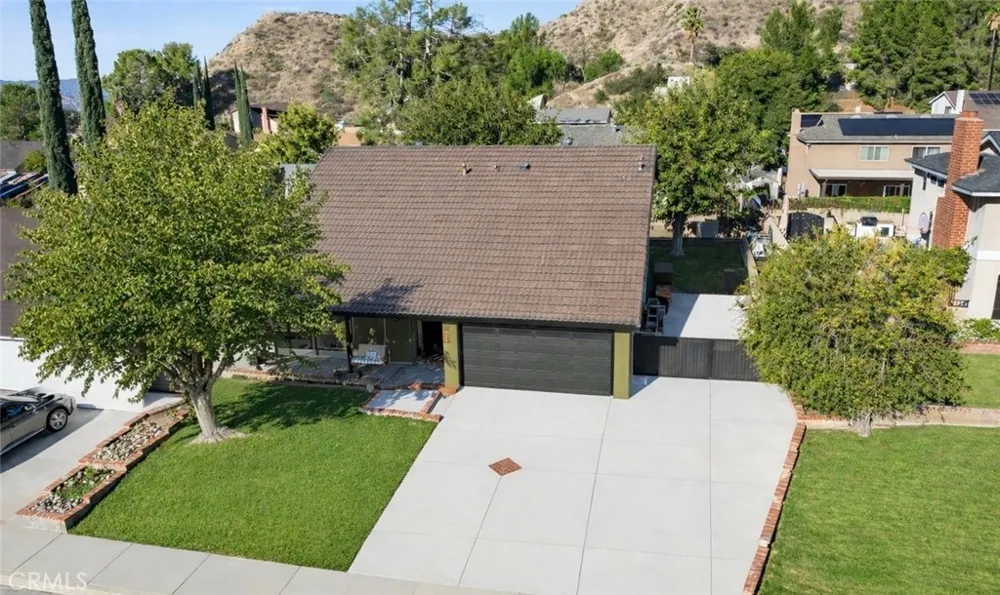 28975 Lotusgarden Dr Canyon Country, CA 91387