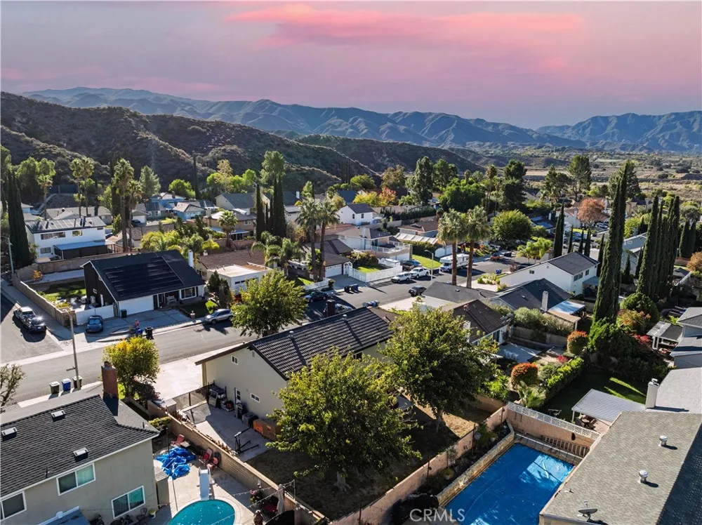 28975 Lotusgarden Dr Canyon Country, CA 91387