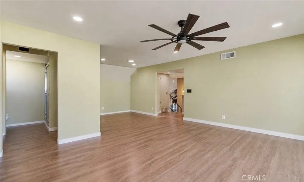 28975 Lotusgarden Dr Canyon Country, CA 91387