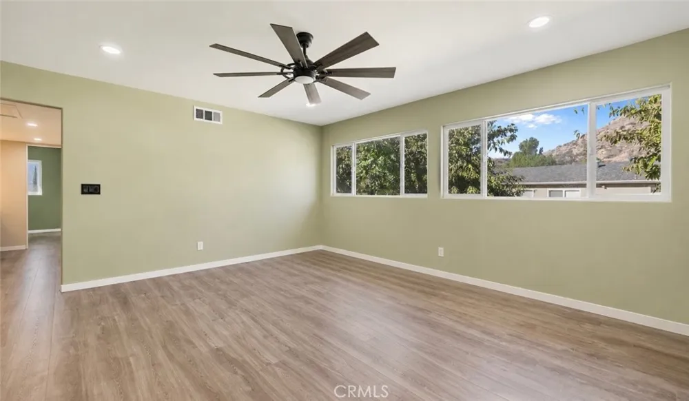 28975 Lotusgarden Dr Canyon Country, CA 91387