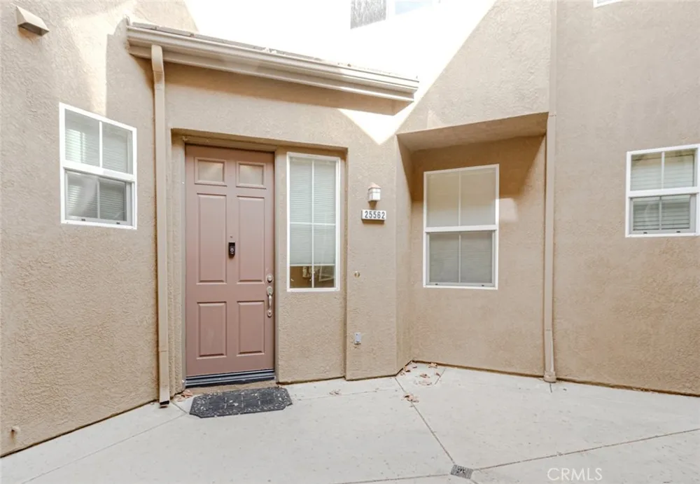 25562 Huxley Stevenson Ranch, CA 91381