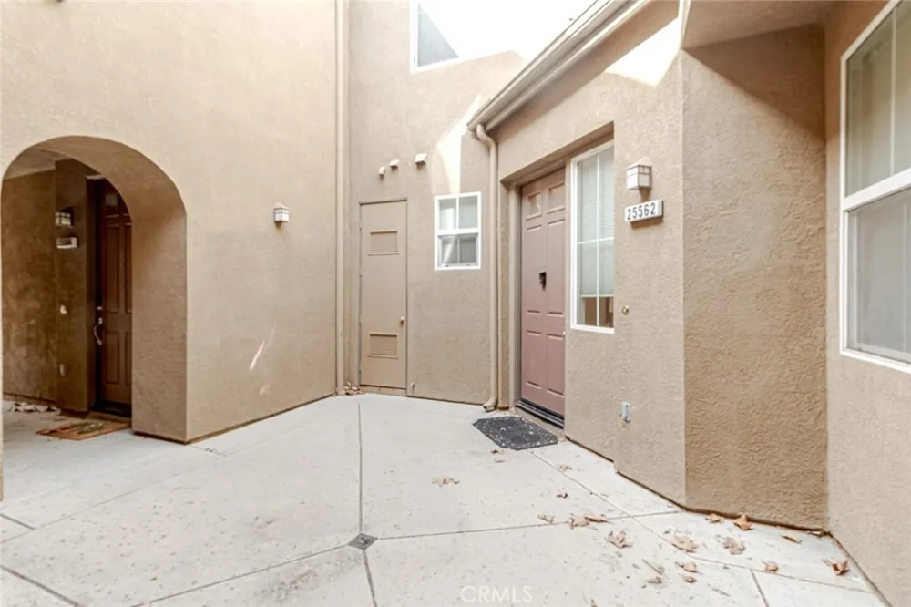 25562 Huxley Stevenson Ranch, CA 91381
