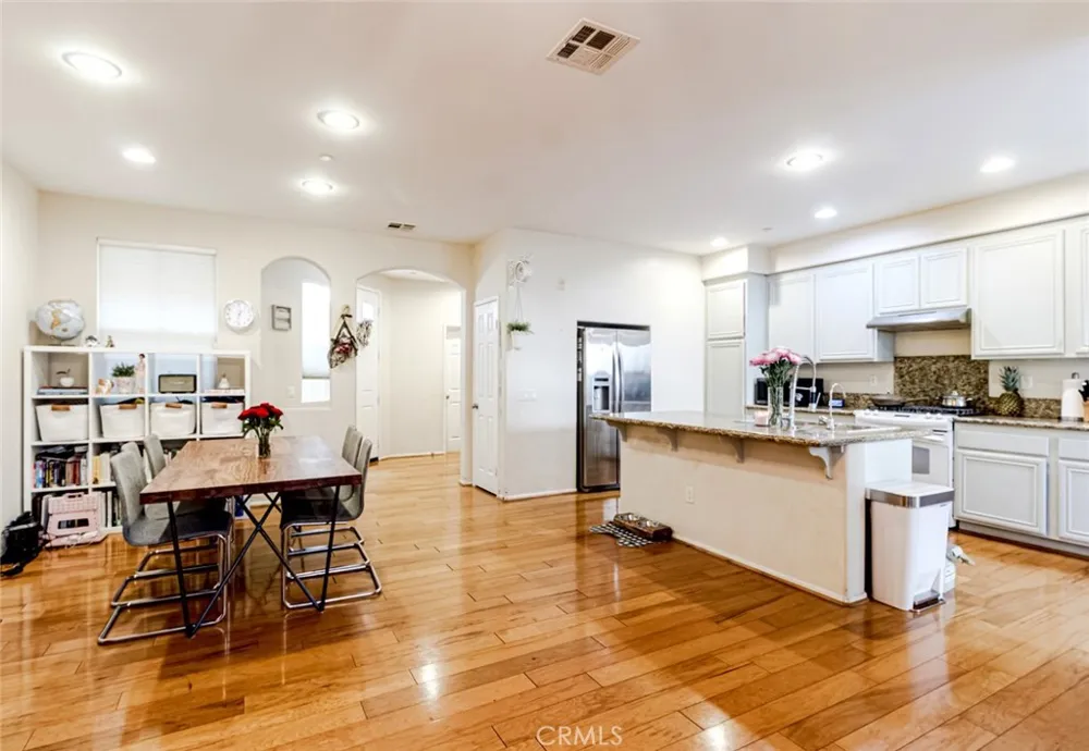 25562 Huxley Stevenson Ranch, CA 91381