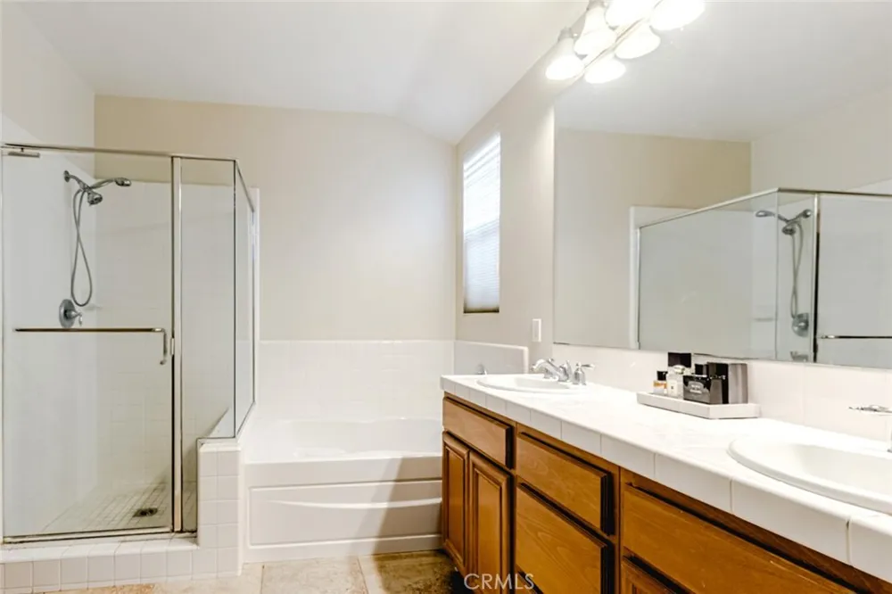 25562 Huxley Stevenson Ranch, CA 91381
