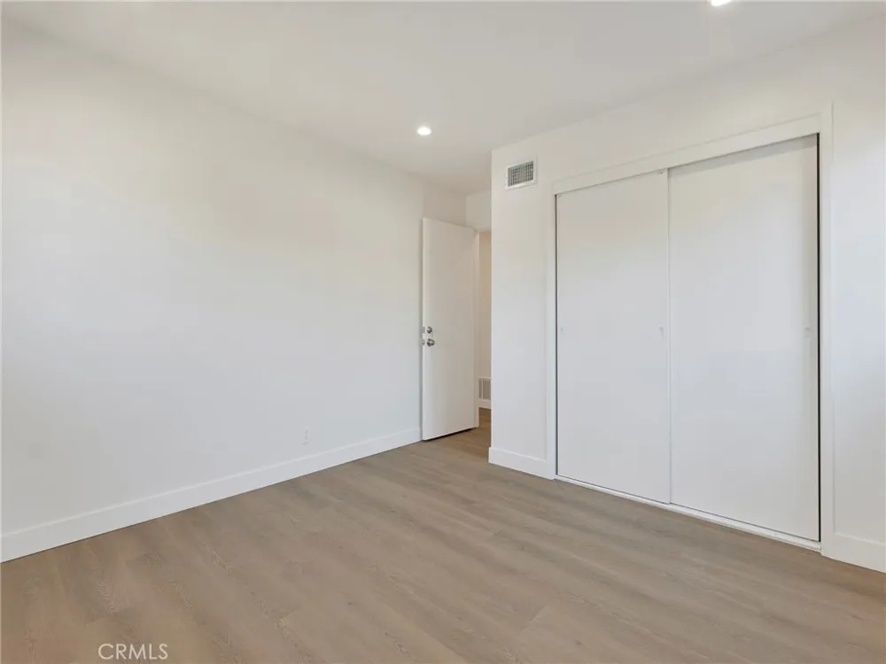 22222 Vanowen Woodland Hills, CA 91303