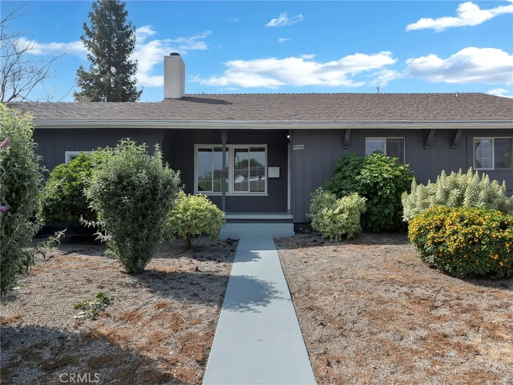 22222 Vanowen Woodland Hills, CA 91303
