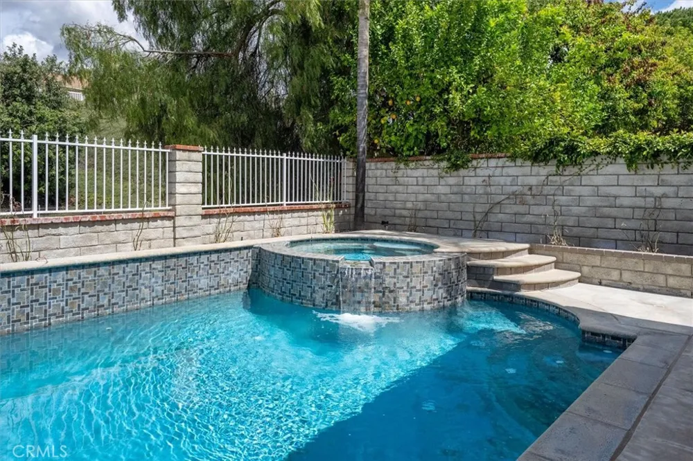 28523 Red Cedar Saugus, CA 91390