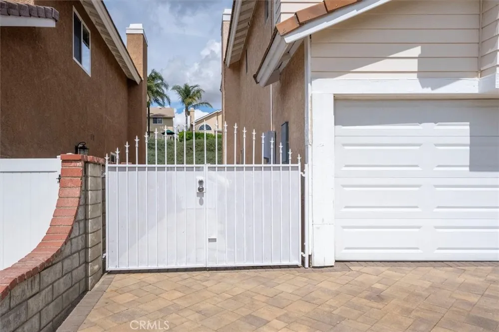 28523 Red Cedar Saugus, CA 91390