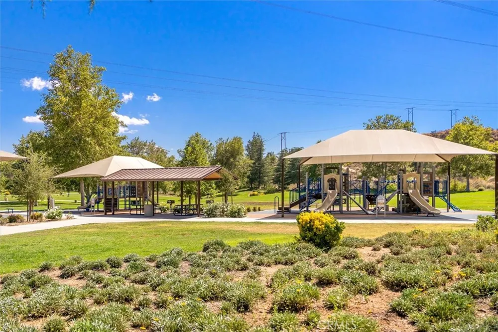 28523 Red Cedar Saugus, CA 91390
