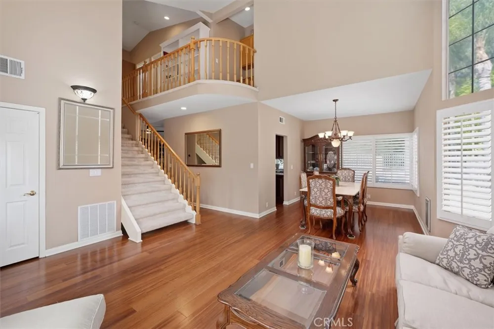 28523 Red Cedar Saugus, CA 91390