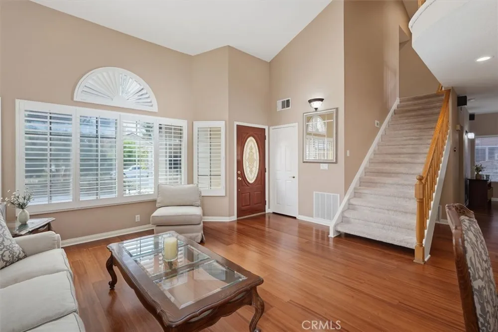 28523 Red Cedar Saugus, CA 91390