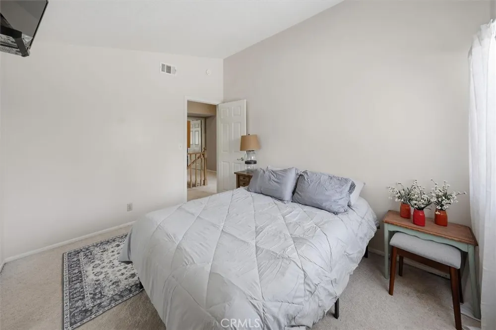 28523 Red Cedar Saugus, CA 91390