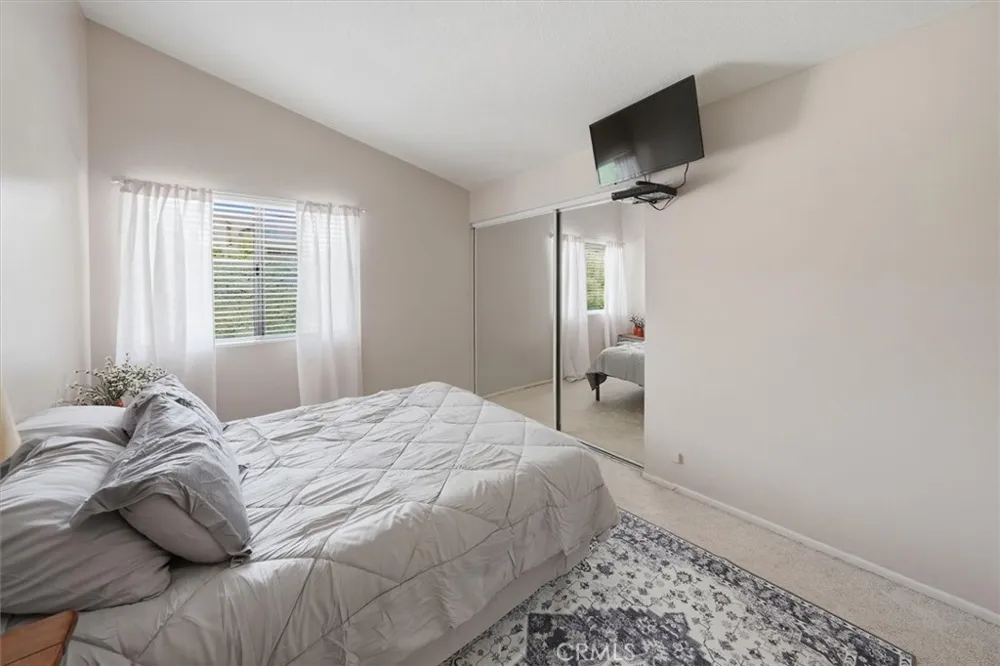 28523 Red Cedar Saugus, CA 91390