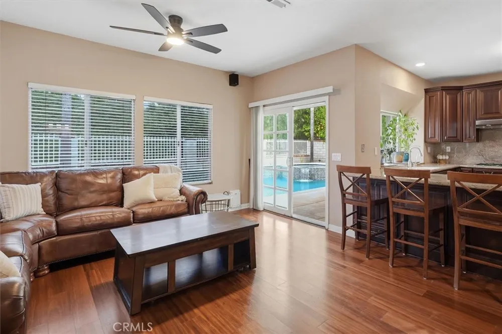 28523 Red Cedar Saugus, CA 91390