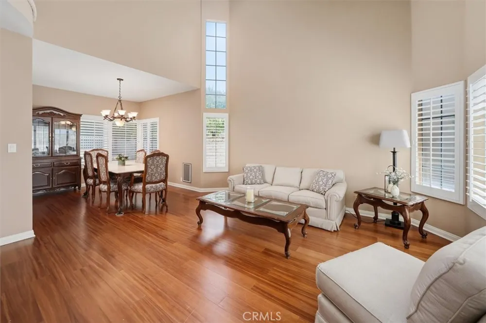 28523 Red Cedar Saugus, CA 91390