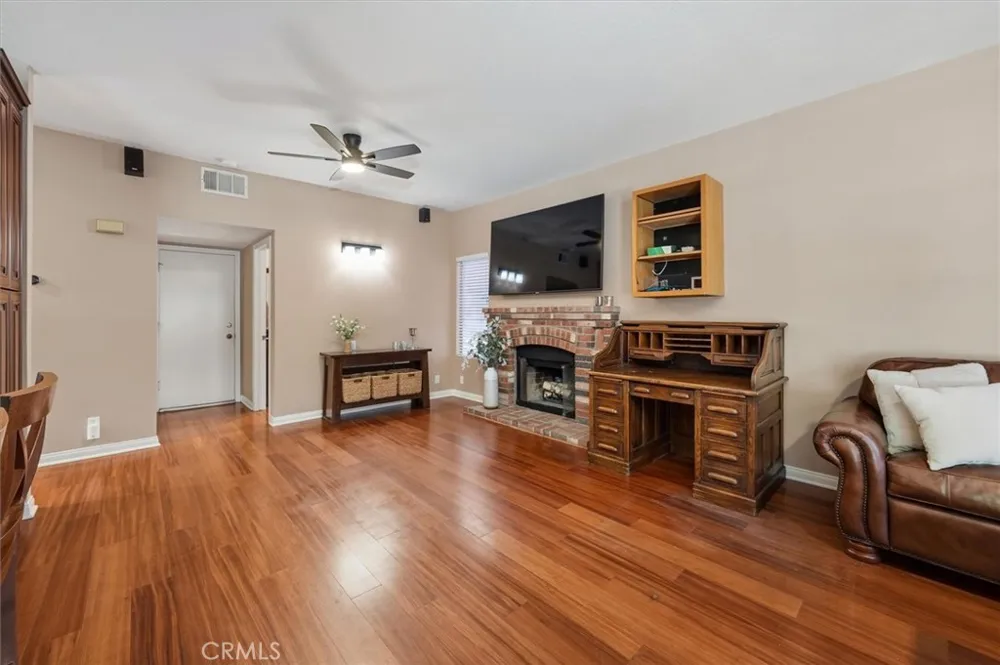 28523 Red Cedar Saugus, CA 91390