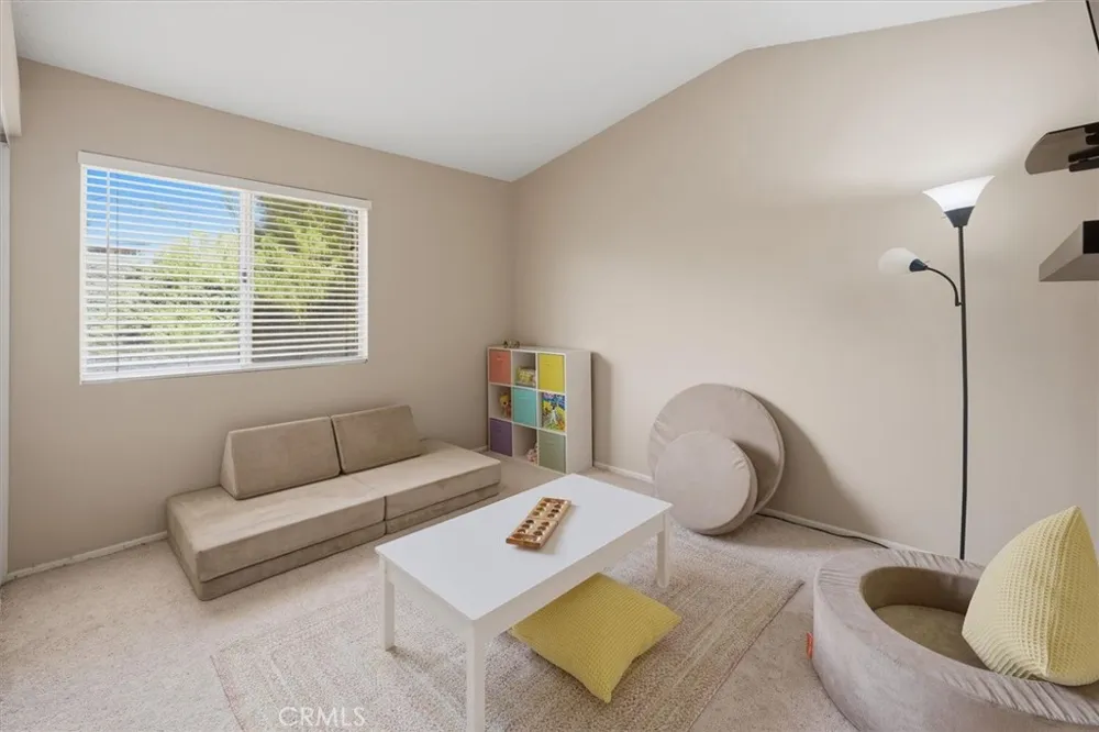 28523 Red Cedar Saugus, CA 91390