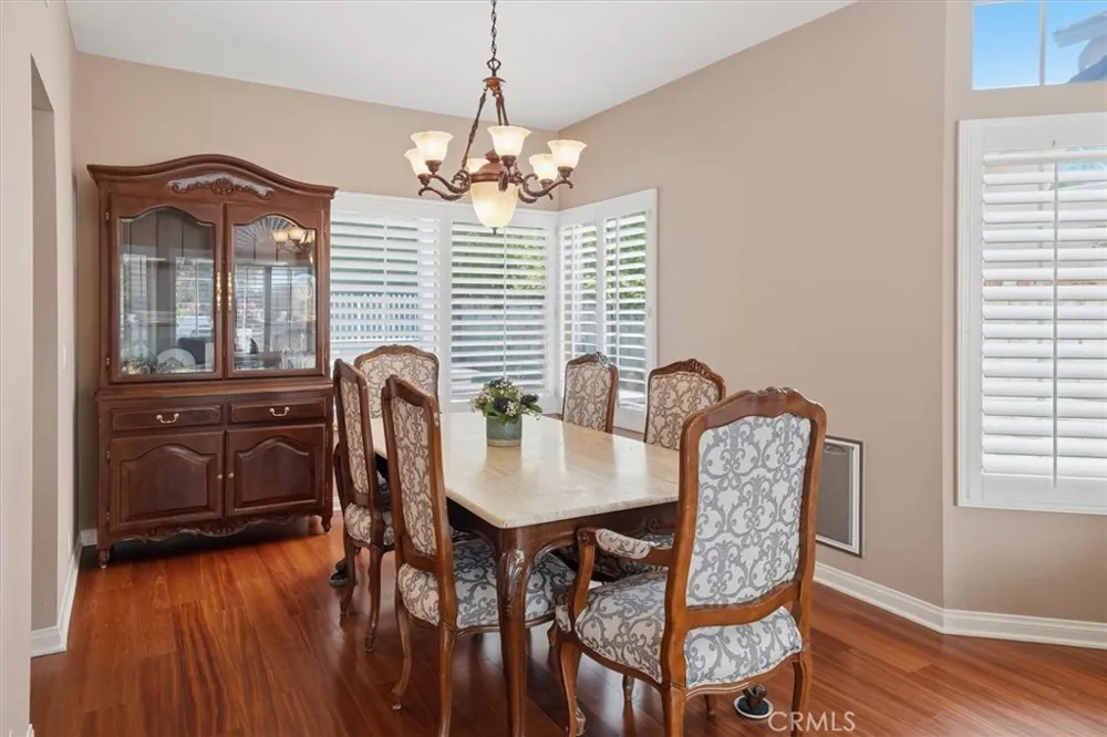 28523 Red Cedar Saugus, CA 91390
