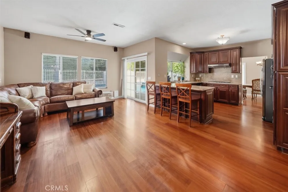 28523 Red Cedar Saugus, CA 91390