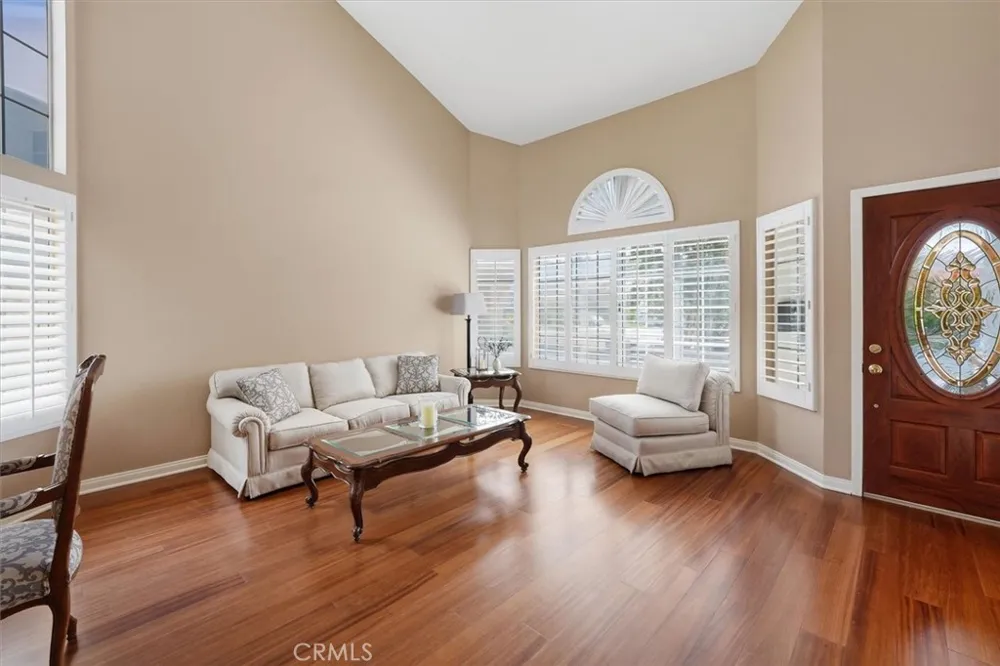 28523 Red Cedar Saugus, CA 91390