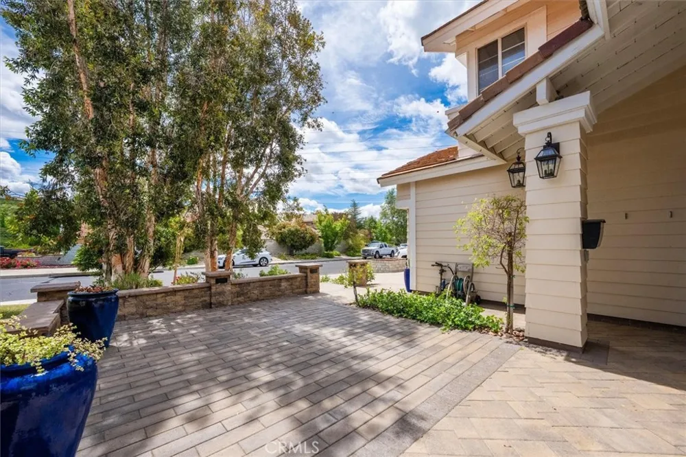 28523 Red Cedar Saugus, CA 91390