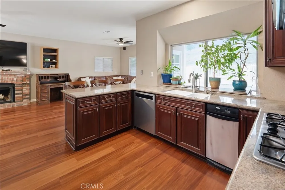 28523 Red Cedar Saugus, CA 91390
