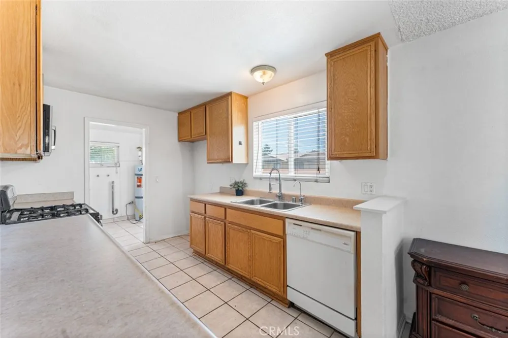 45303 6th Street E Lancaster, CA 93535