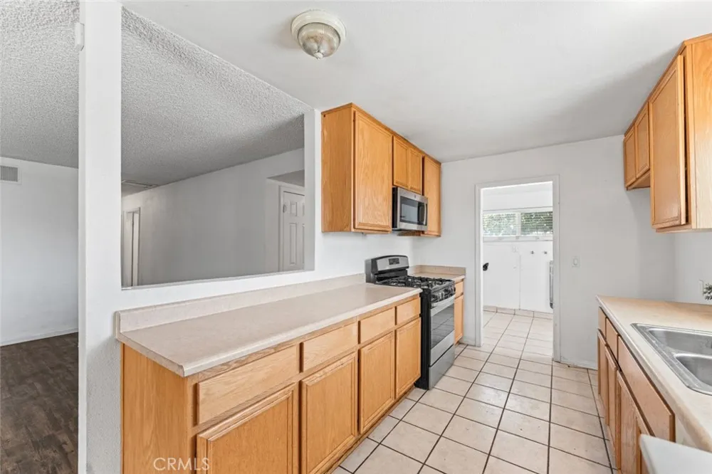 45303 6th Street E Lancaster, CA 93535
