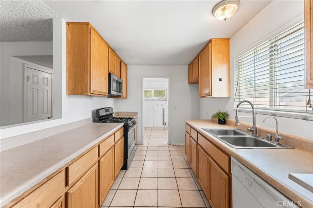 45303 6th Street E Lancaster, CA 93535