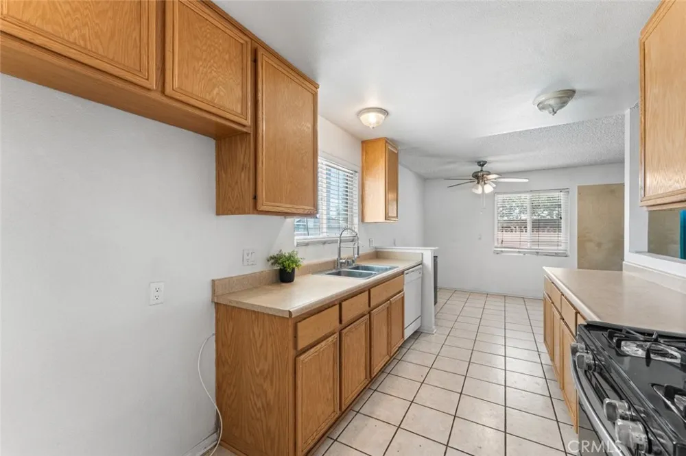 45303 6th Street E Lancaster, CA 93535