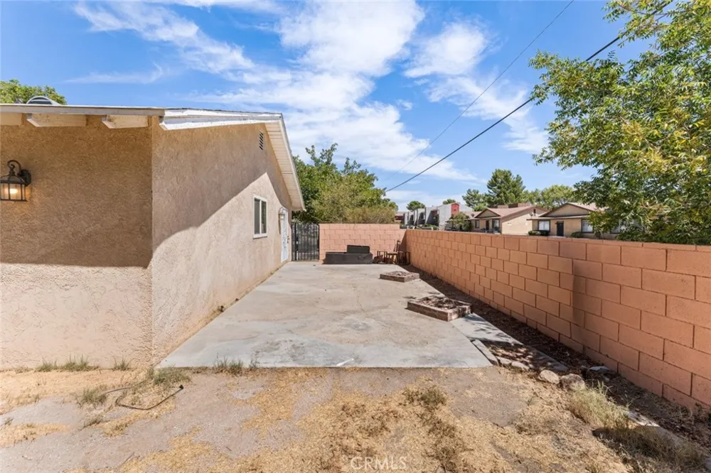 45303 6th Street E Lancaster, CA 93535