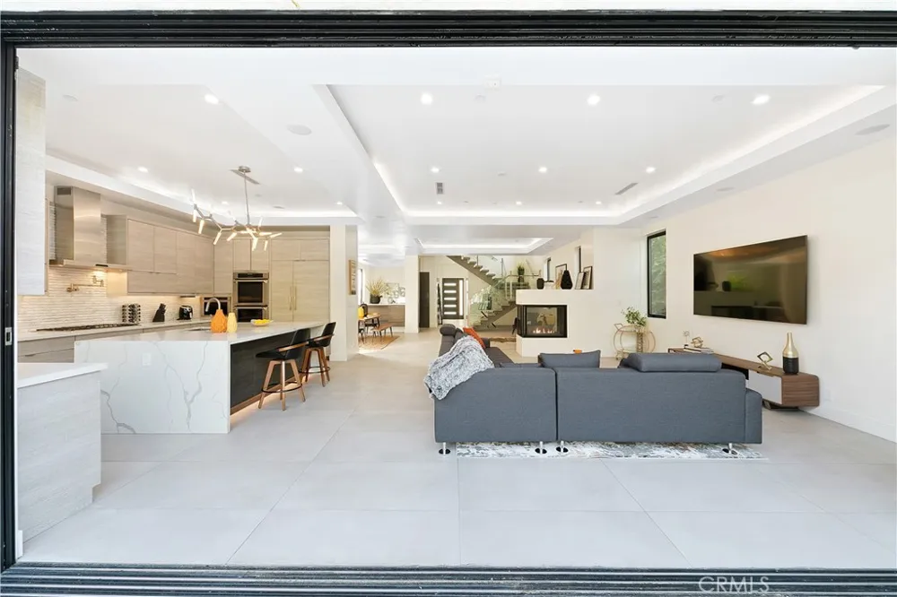 454 S HOLT AVENUE Beverly Hills, CA 90048