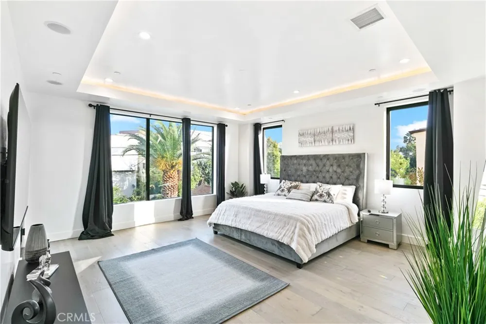 454 S HOLT AVENUE Beverly Hills, CA 90048