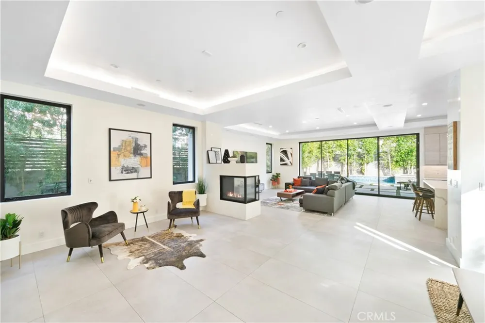 454 S HOLT AVENUE Beverly Hills, CA 90048