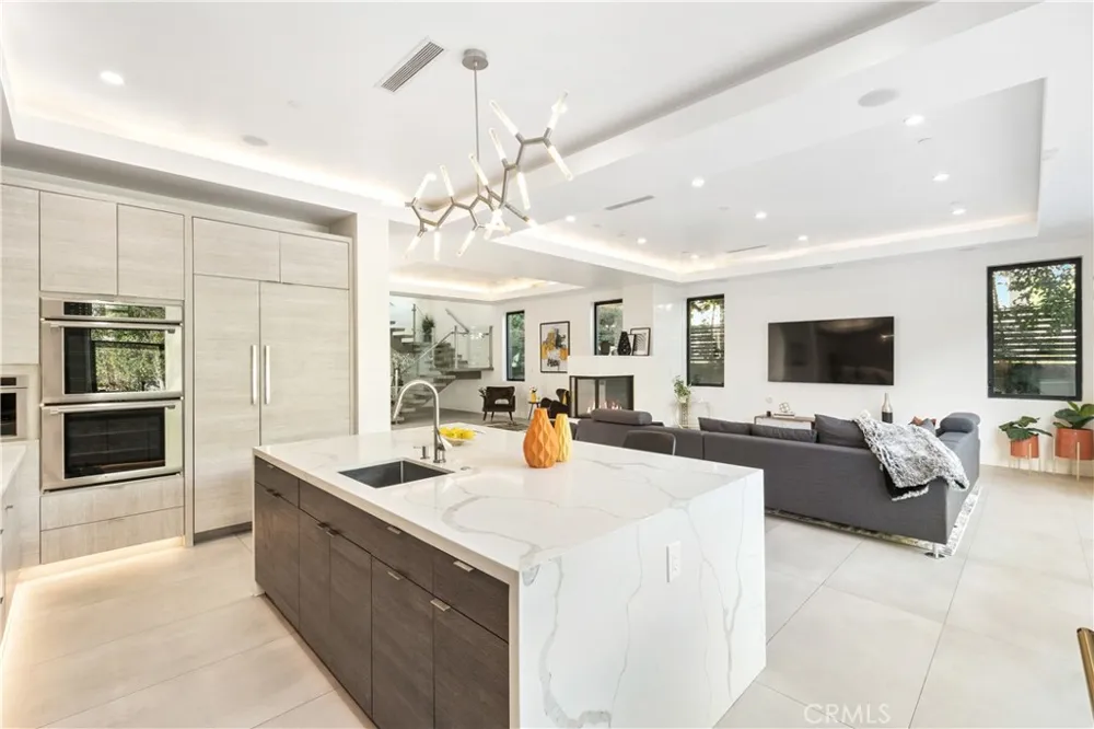 454 S HOLT AVENUE Beverly Hills, CA 90048