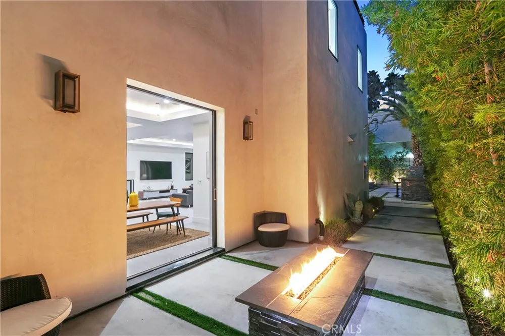 454 S HOLT AVENUE Beverly Hills, CA 90048