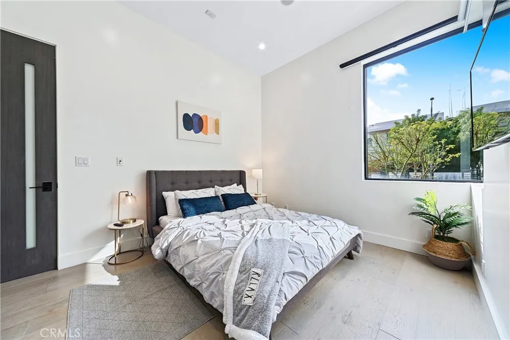 454 S HOLT AVENUE Beverly Hills, CA 90048