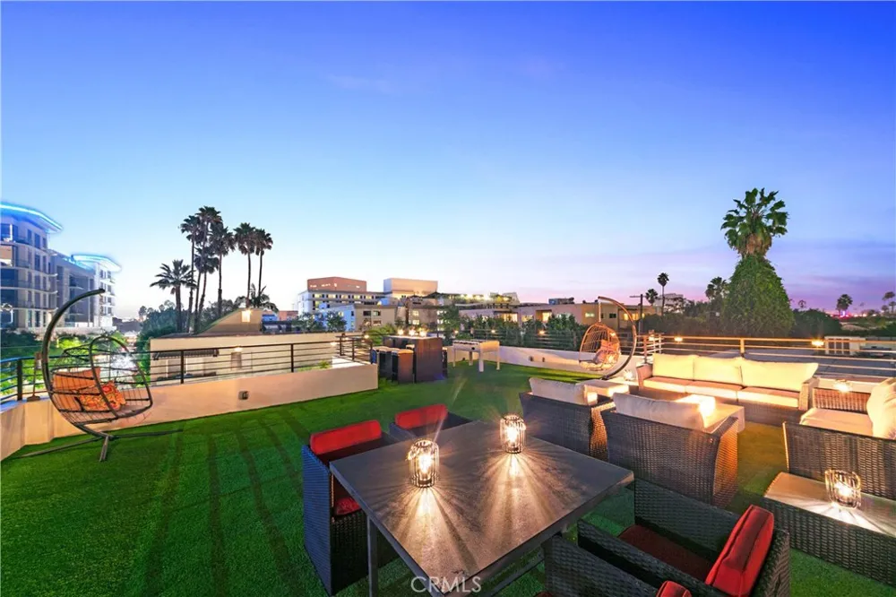 454 S HOLT AVENUE Beverly Hills, CA 90048