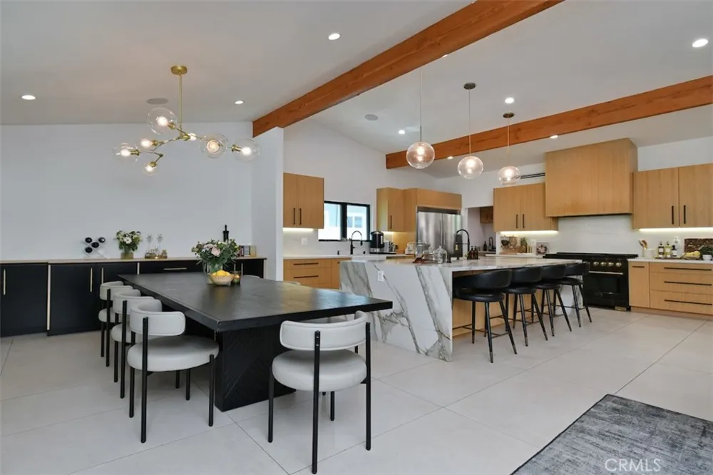 5531 Hermitage Valley Village, CA 91607