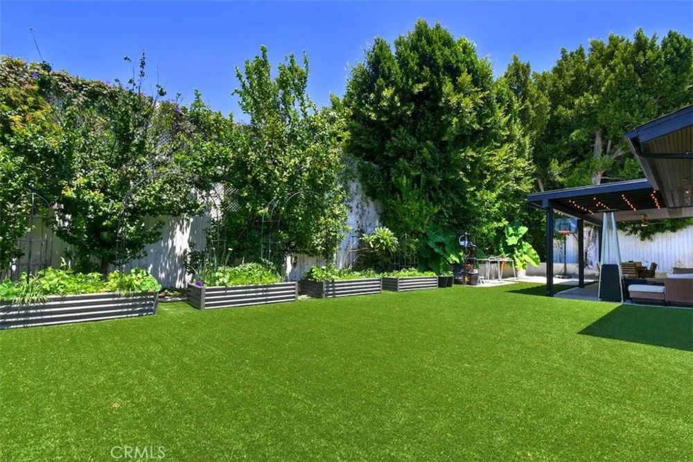 5531 Hermitage Valley Village, CA 91607