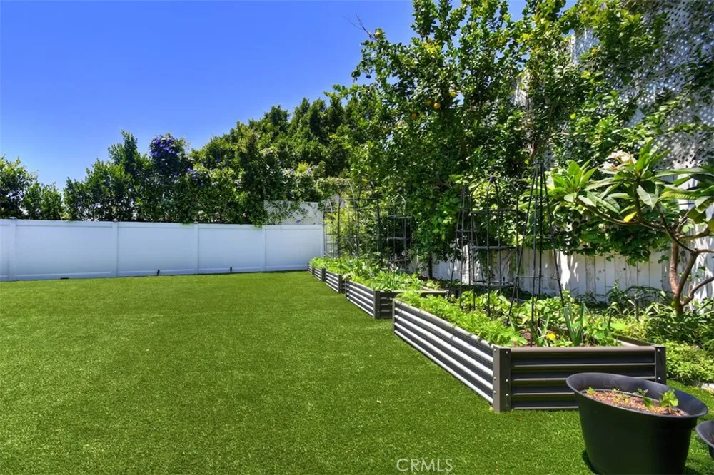 5531 Hermitage Valley Village, CA 91607