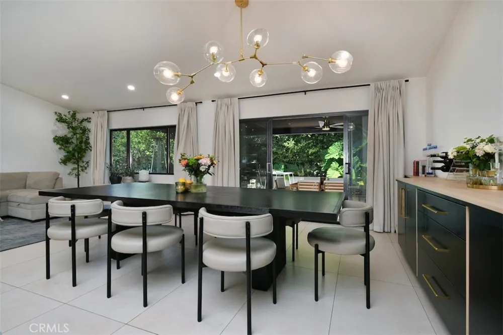 5531 Hermitage Valley Village, CA 91607
