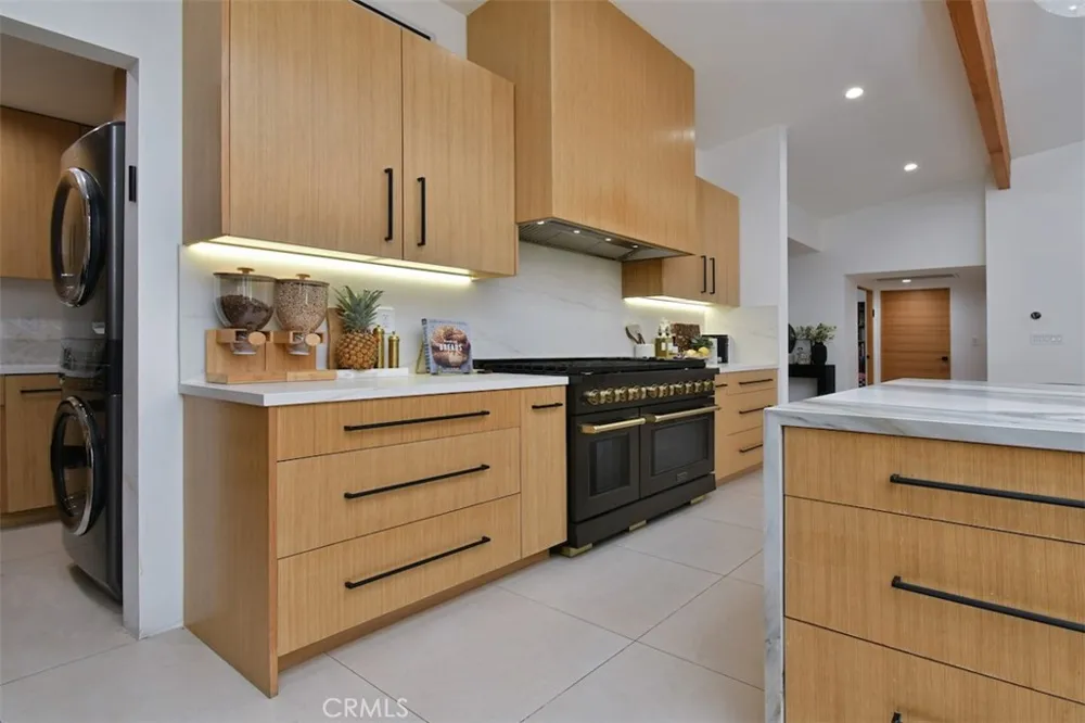 5531 Hermitage Valley Village, CA 91607