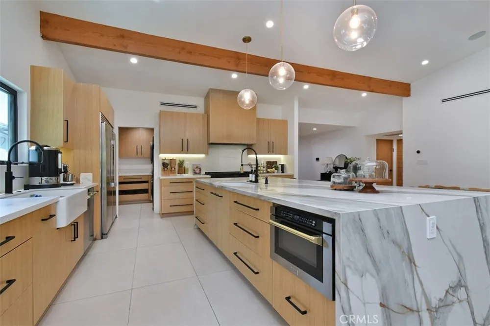 5531 Hermitage Valley Village, CA 91607