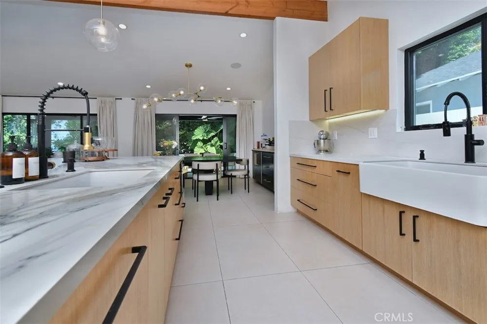 5531 Hermitage Valley Village, CA 91607
