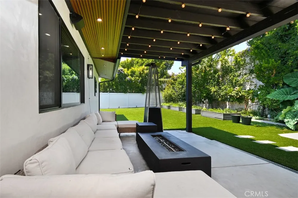 5531 Hermitage Valley Village, CA 91607
