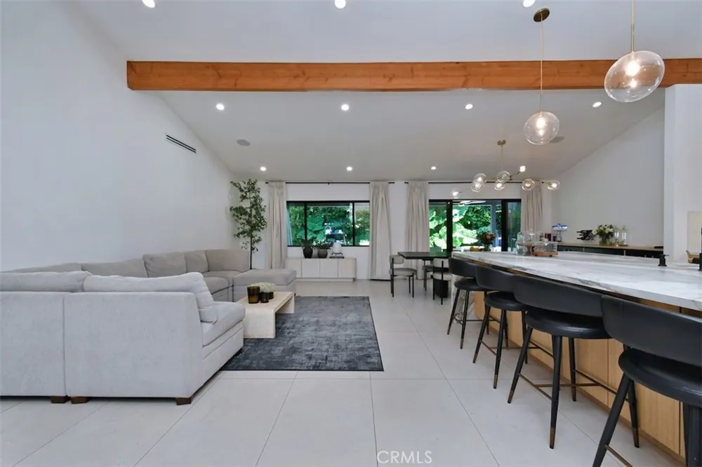 5531 Hermitage Valley Village, CA 91607