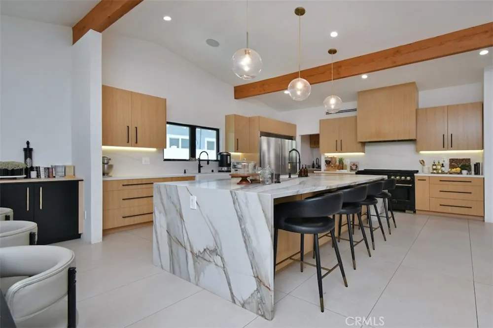 5531 Hermitage Valley Village, CA 91607