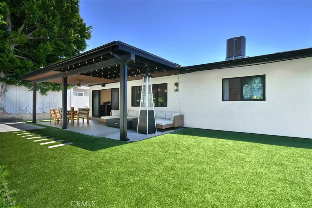 5531 Hermitage Valley Village, CA 91607