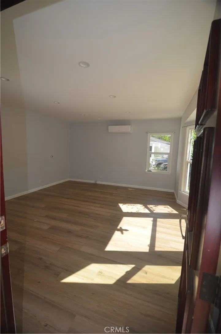 7024 Balcom Reseda, CA 91335